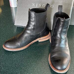 Nisolo Leather Carmen Chelsea Boots 7.5